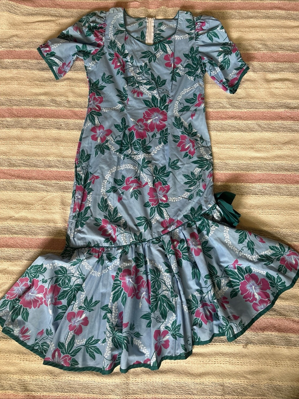 Hawaiian Muumuu Style Dress Handmade (I think) Blue w hibiscus flowers Size M/L